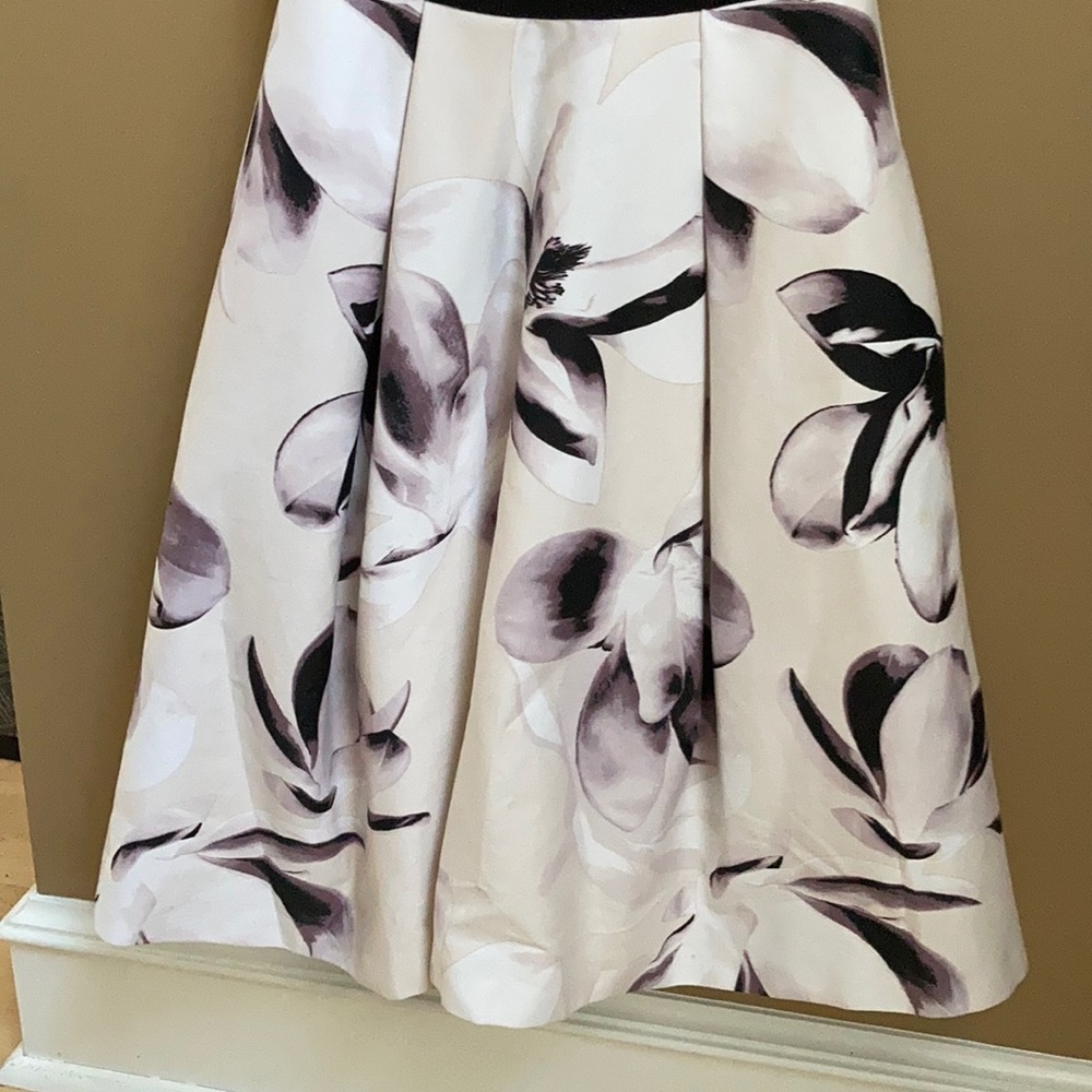 Le chateau dress - Picture 4 of 4